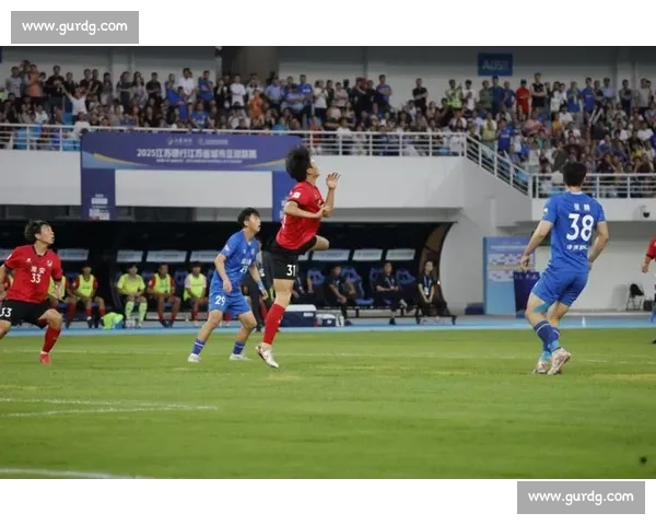 苏超赛场现 散装家庭：父母为连云港助威，子女为苏州呐喊