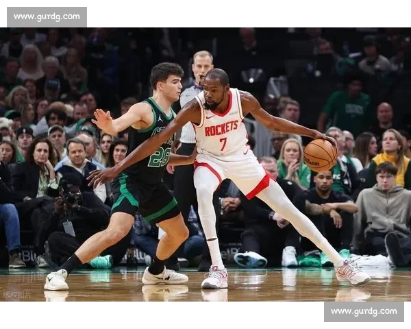 杜兰特与萌娃石头剪子布两连胜，暖心互动萌翻全场